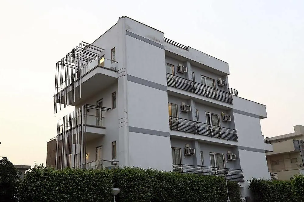 גורגאון Fabhotel Huda Sushant Lok 3*,  הודו